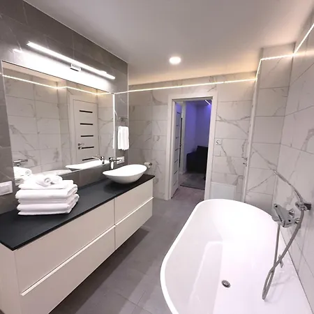 Luxurious In The City Center *