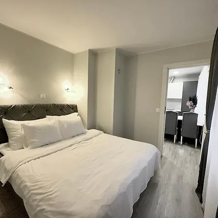 Luxurious In The City Center Apartment *